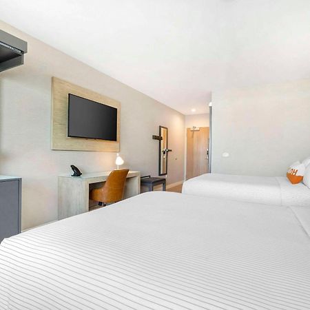 Cambria Hotel Burbank Airport Экстерьер фото