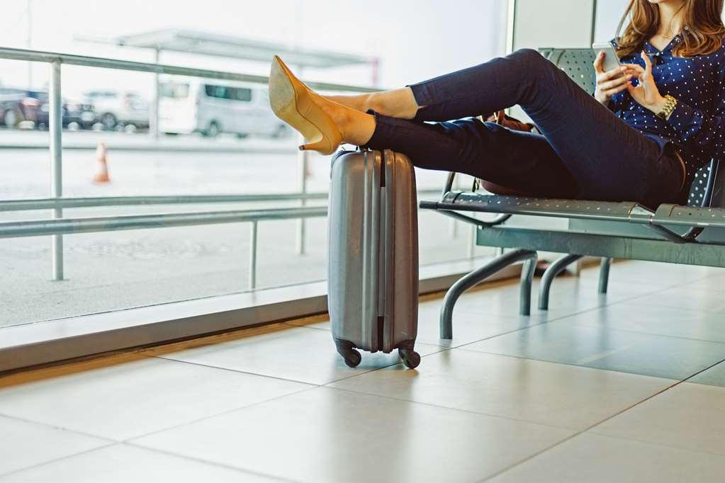 Cambria Hotel Burbank Airport Удобства фото