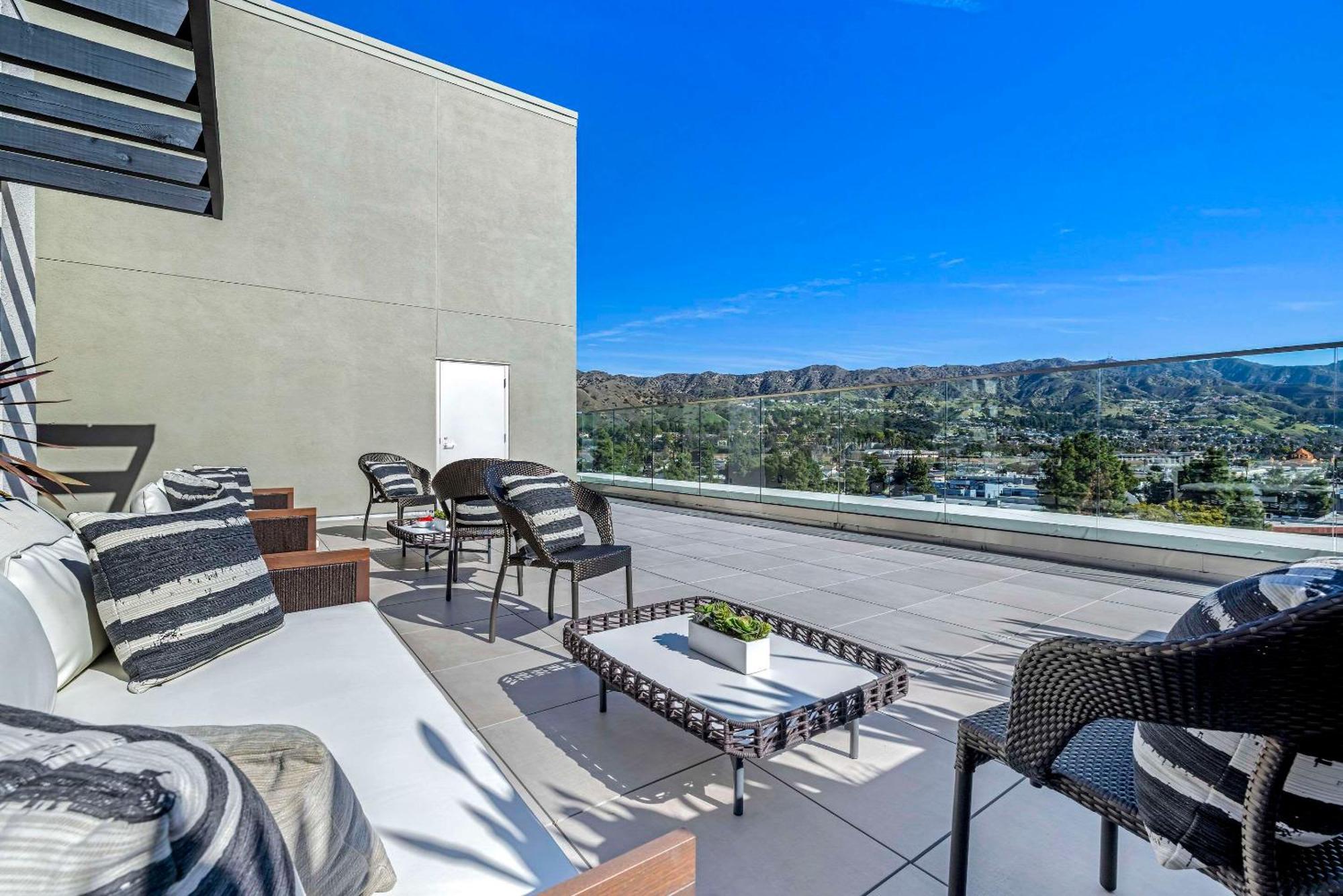 Cambria Hotel Burbank Airport Экстерьер фото