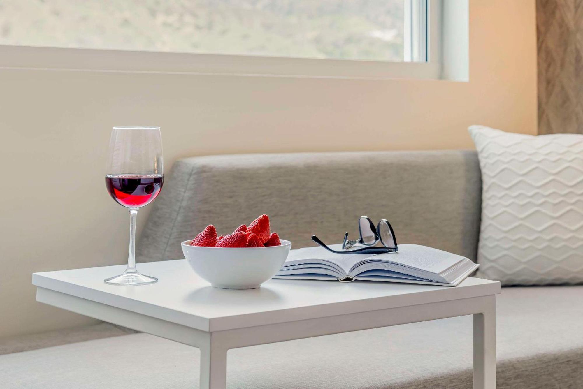 Cambria Hotel Burbank Airport Экстерьер фото