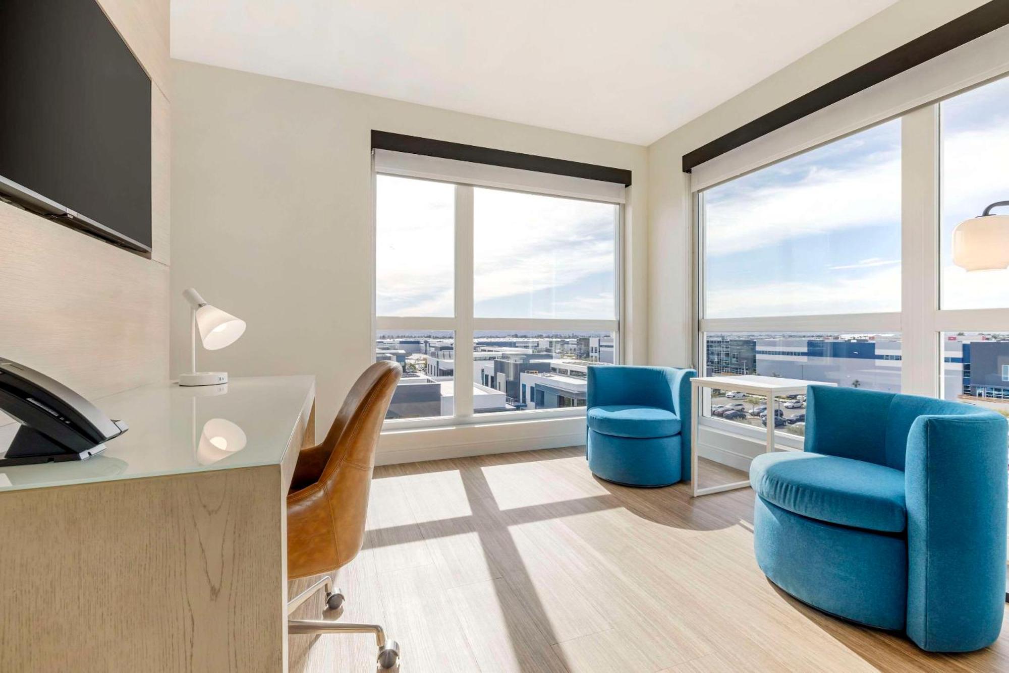 Cambria Hotel Burbank Airport Экстерьер фото