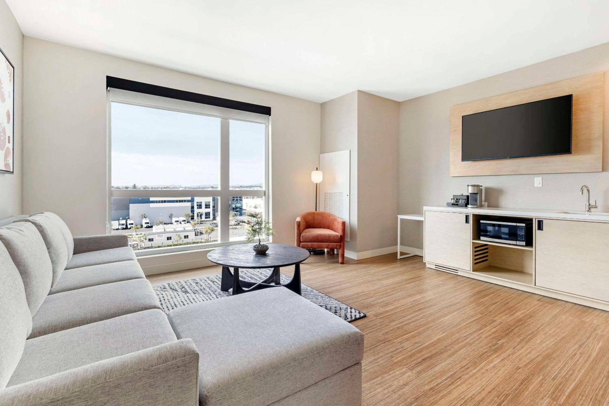 Cambria Hotel Burbank Airport Экстерьер фото