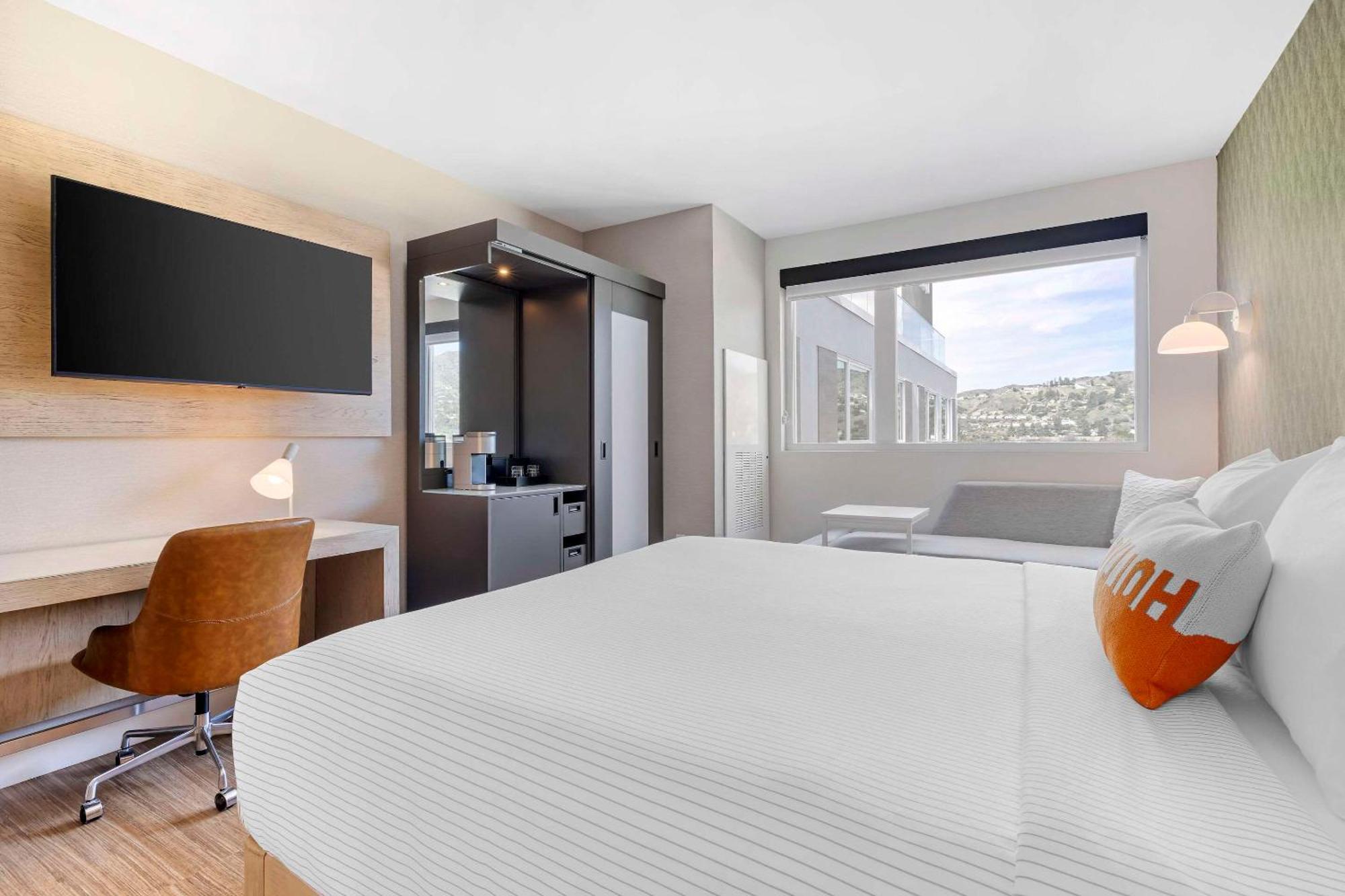 Cambria Hotel Burbank Airport Экстерьер фото