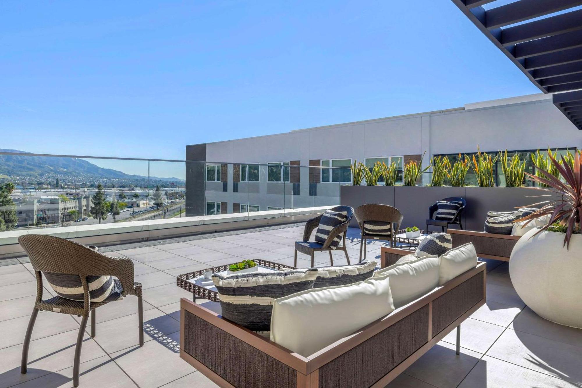 Cambria Hotel Burbank Airport Экстерьер фото