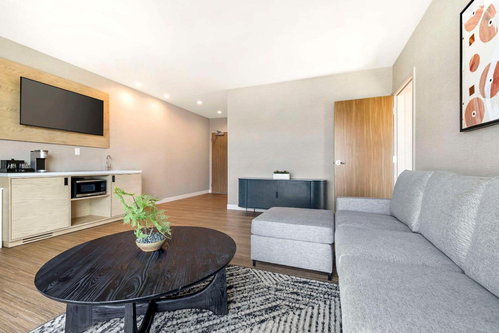 Cambria Hotel Burbank Airport Экстерьер фото
