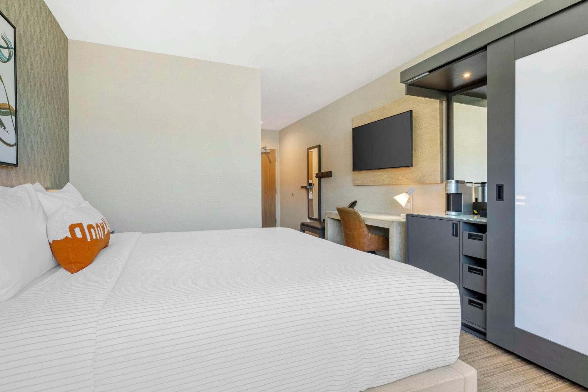 Cambria Hotel Burbank Airport Экстерьер фото