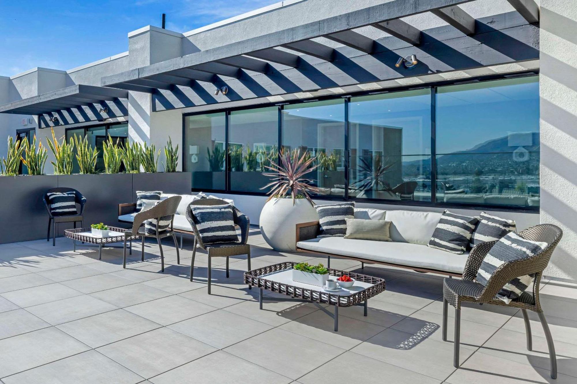 Cambria Hotel Burbank Airport Экстерьер фото