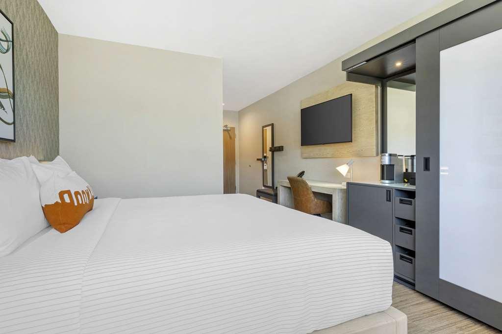 Cambria Hotel Burbank Airport Номер фото
