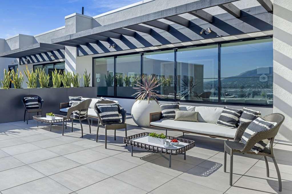 Cambria Hotel Burbank Airport Номер фото